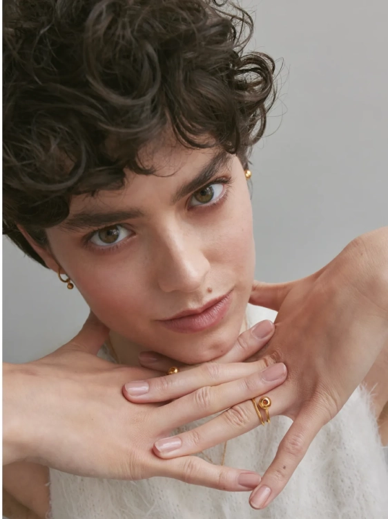 Gold-plated spiral ring with amber stone