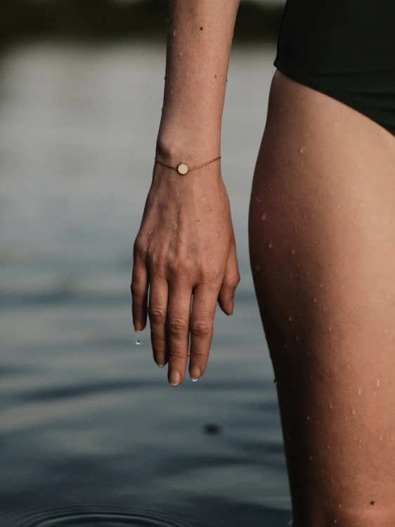 Gold-plated bracelet with white opal stone