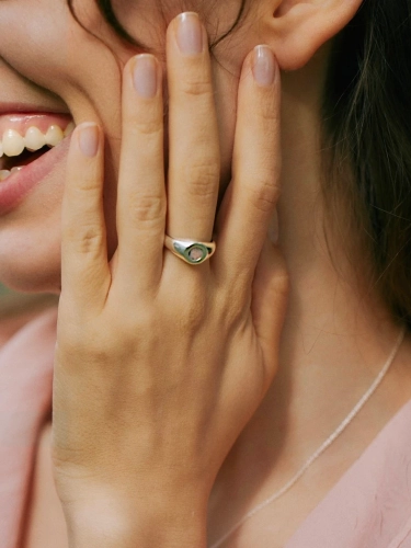 Signet ring for woman with pink stones